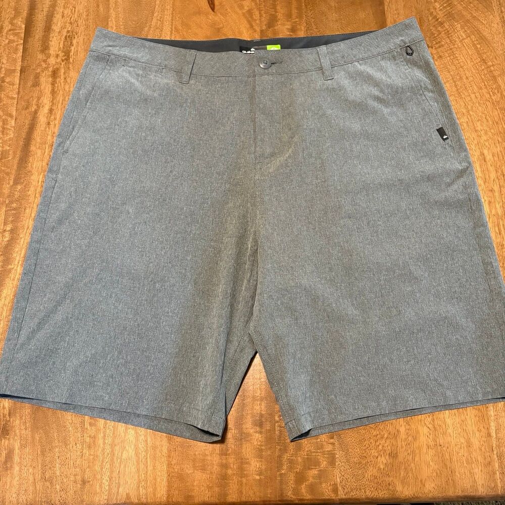 Quiksilver Amphibian Men’s Shorts 38 Gray Quick Dry Stretch Hybrid Excellent